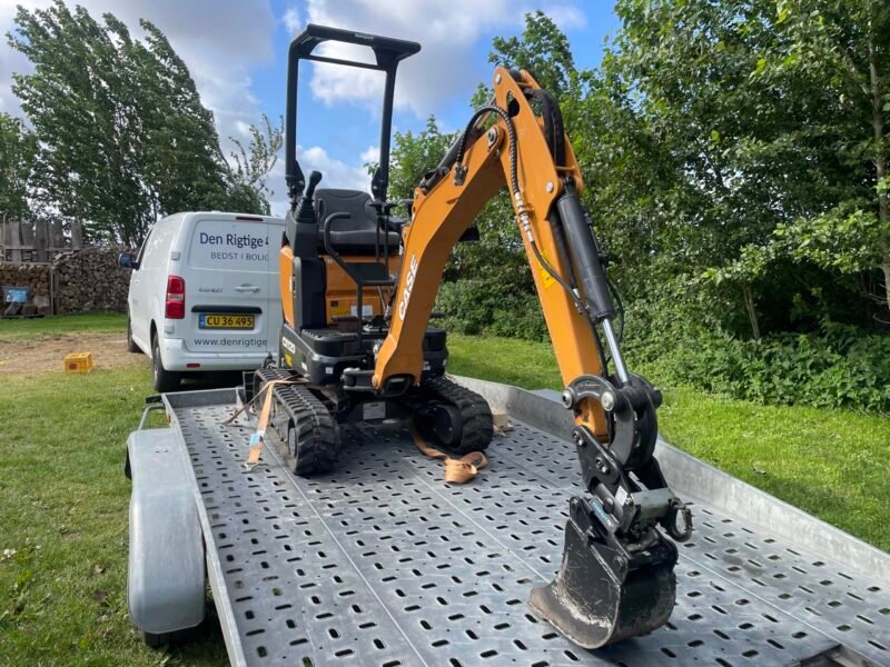 Lej bemandet gravemaskine 1,4 tons m/ alle skovle pr. time - Billede 2