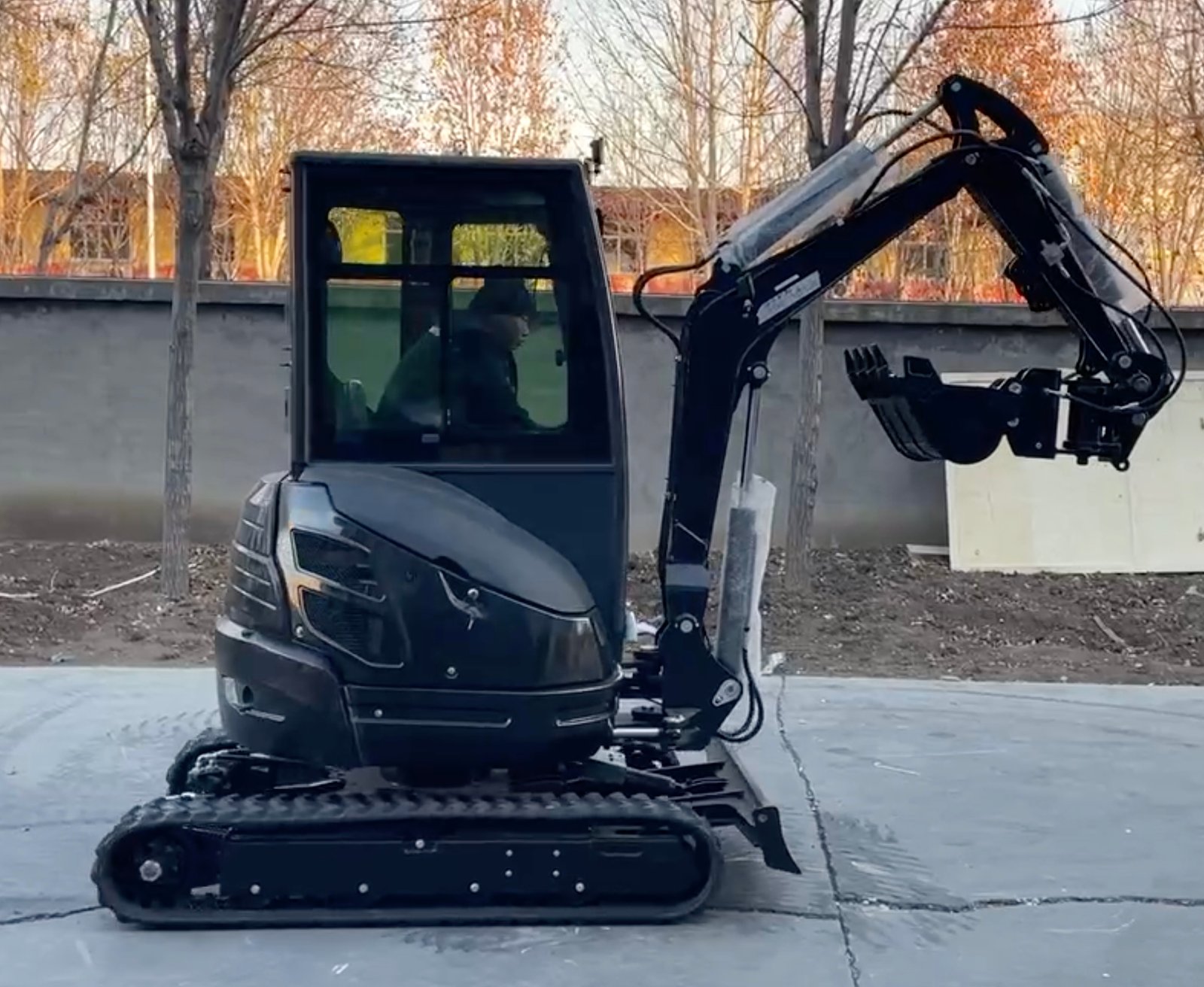 Lej bemandet gravemaskine 2,5 tons pr. time