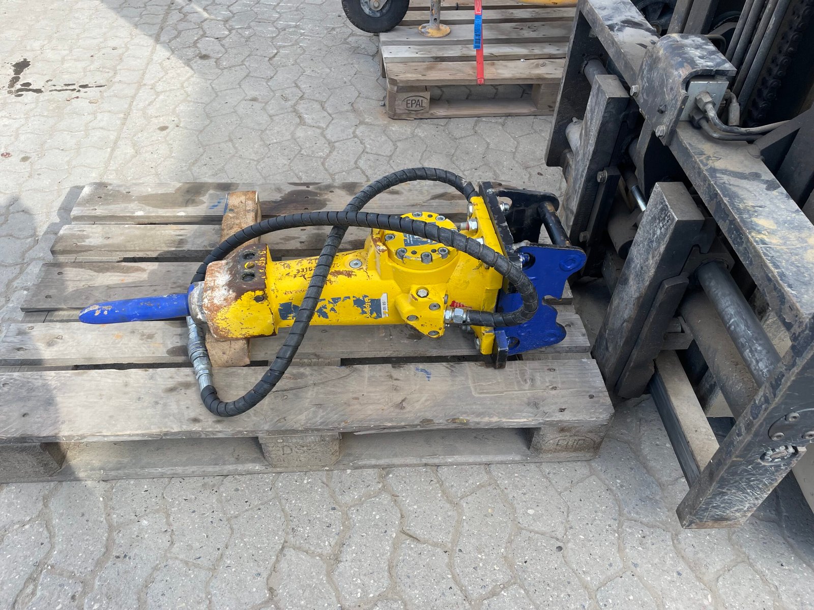 Lej betonbor til vores gravemaskiner